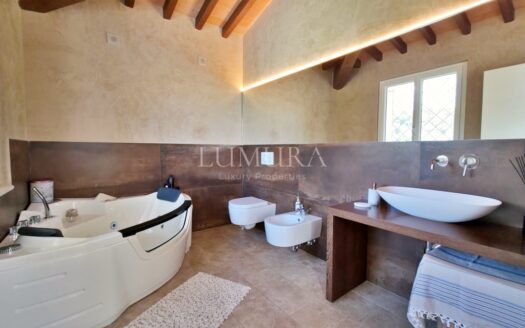 Modern Villa with Pool Close to Lucca