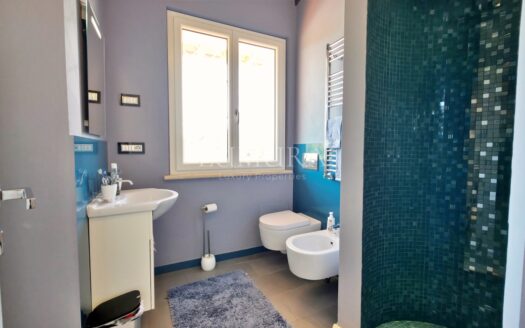 Modern Villa with Pool Close to Lucca