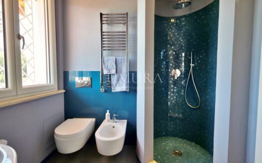 Modern Villa with Pool Close to Lucca