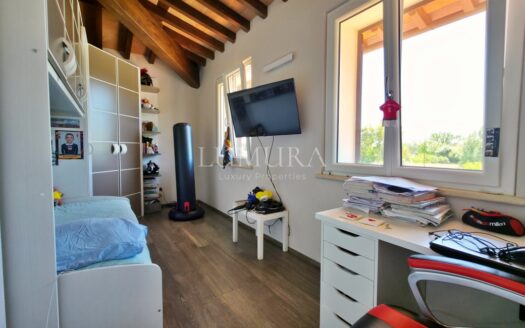 Modern Villa with Pool Close to Lucca