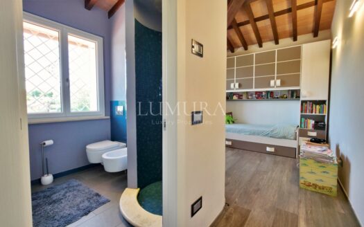 Modern Villa with Pool Close to Lucca