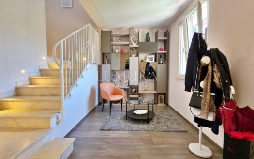 Modern Villa with Pool Close to Lucca