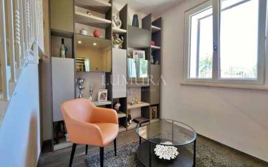 Modern Villa with Pool Close to Lucca