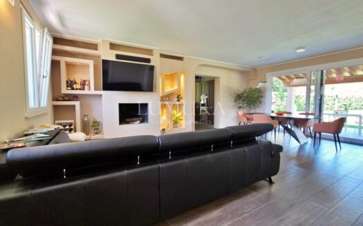 Modern Villa with Pool Close to Lucca