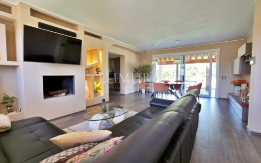 Modern Villa with Pool Close to Lucca