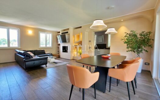 Modern Villa with Pool Close to Lucca