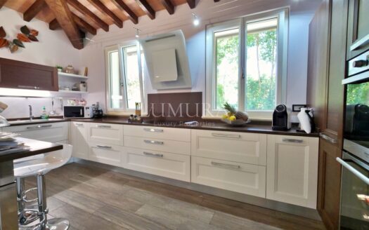 Modern Villa with Pool Close to Lucca