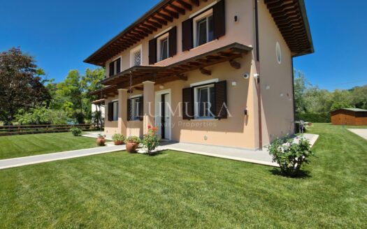 Modern Villa with Pool Close to Lucca