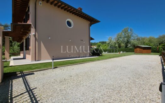 Modern Villa with Pool Close to Lucca