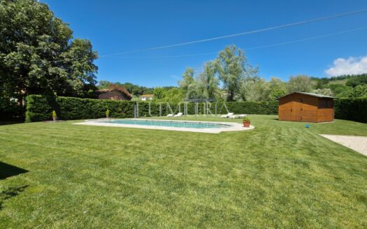 Modern Villa with Pool Close to Lucca
