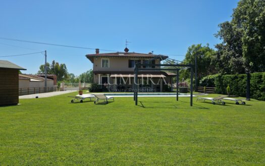 Modern Villa with Pool Close to Lucca