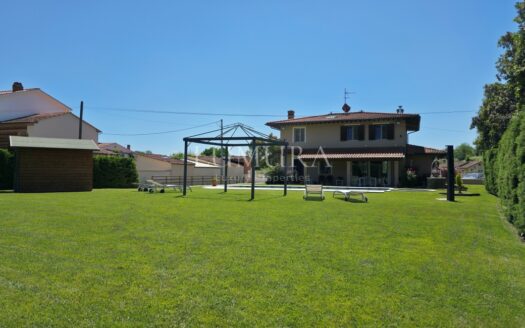 Modern Villa with Pool Close to Lucca