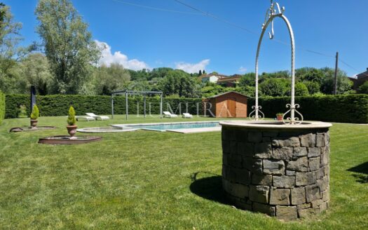 Modern Villa with Pool Close to Lucca