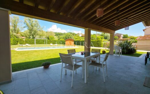 Modern Villa with Pool Close to Lucca