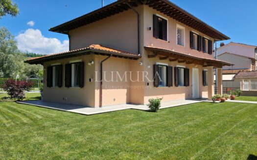 Modern Villa with Pool Close to Lucca