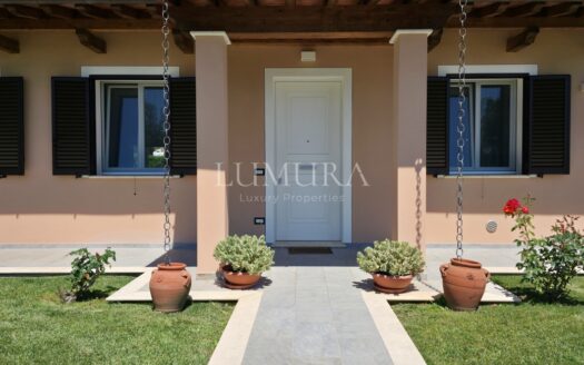 Modern Villa with Pool Close to Lucca