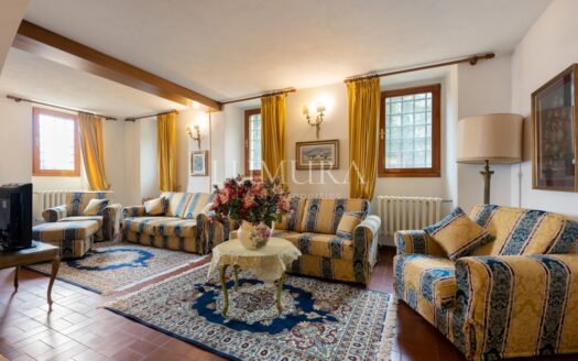 Fortified Estate with 13 Hectares in Pistoia, Tuscany