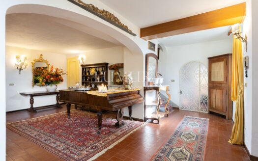 Fortified Estate with 13 Hectares in Pistoia, Tuscany