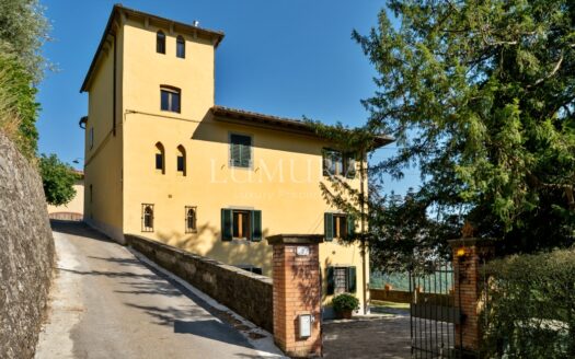 Fortified Estate with 13 Hectares in Pistoia, Tuscany
