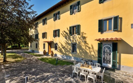 Fortified Estate with 13 Hectares in Pistoia, Tuscany