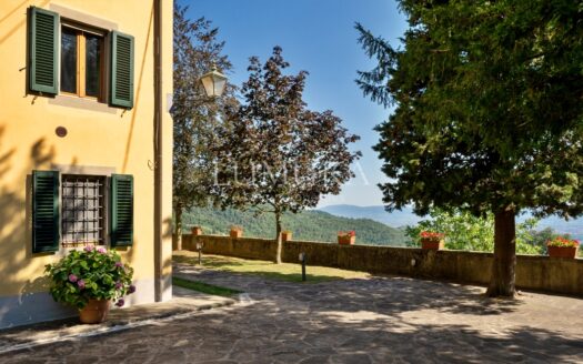 Fortified Estate with 13 Hectares in Pistoia, Tuscany