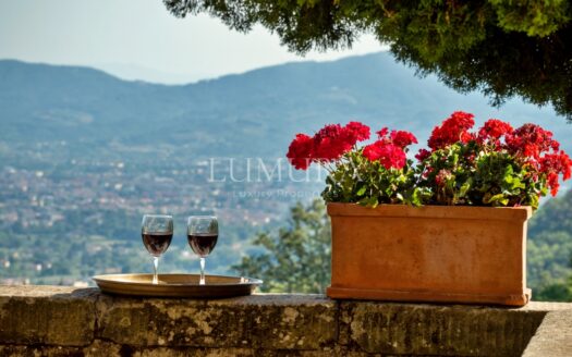 Fortified Estate with 13 Hectares in Pistoia, Tuscany