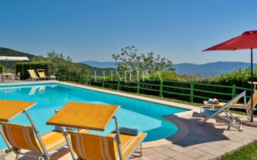 Fortified Estate with 13 Hectares in Pistoia, Tuscany