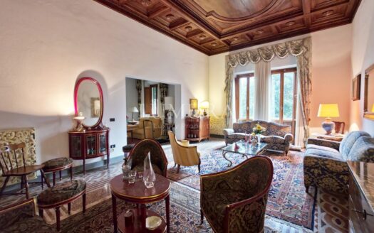 Elegant Villa with enclosed Park near Pisa