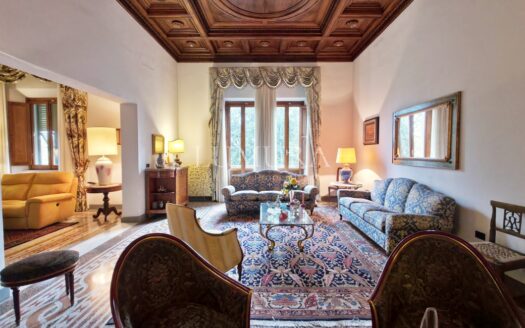 Elegant Villa with enclosed Park near Pisa