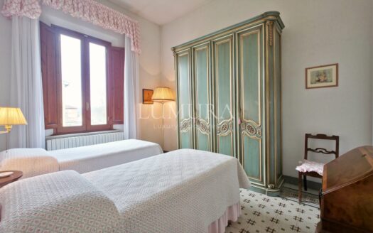 Elegant Villa with enclosed Park near Pisa