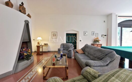 Elegant Villa with enclosed Park near Pisa