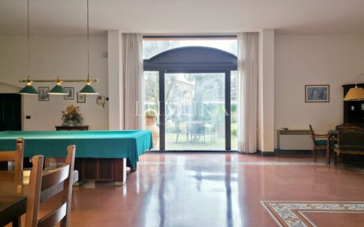 Elegant Villa with enclosed Park near Pisa