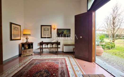 Elegant Villa with enclosed Park near Pisa